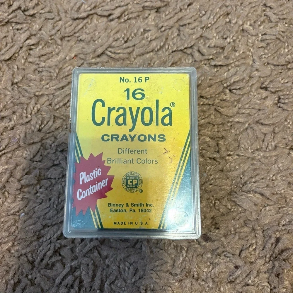 16 Crayola Crayons In Plastic Container No. 16 P Binney & Smith Vintage